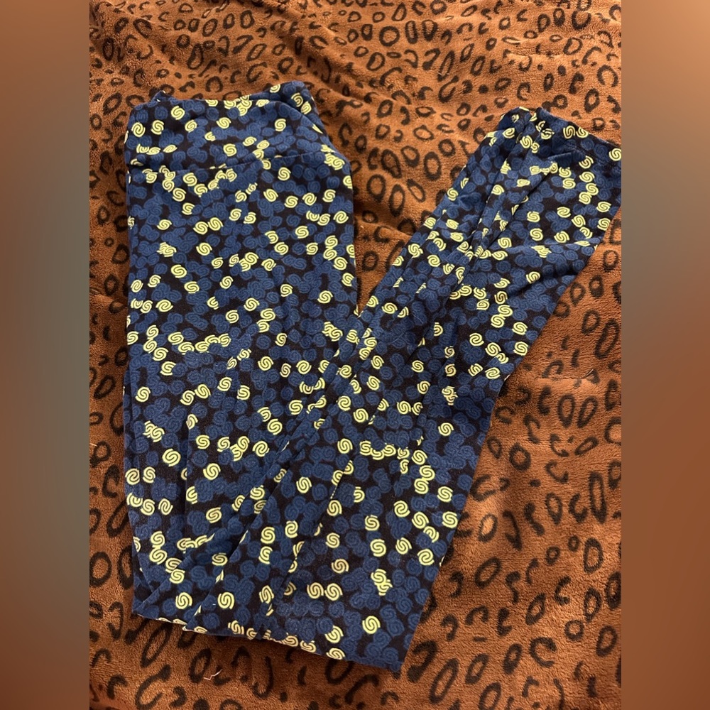 Tall & curvy Lularoe leggings - Picture 1 of 2